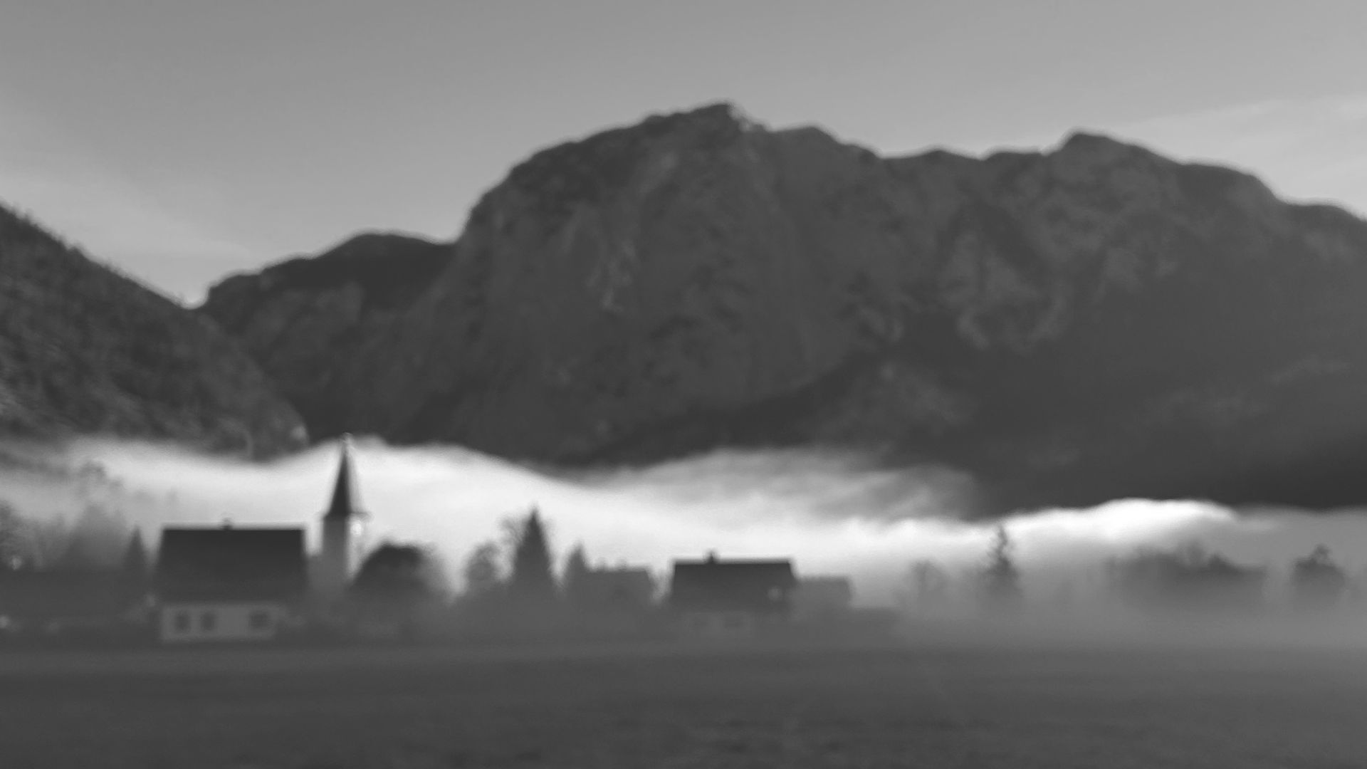  Die zuh.aussee.ai innovations GmbH hat ihren Hauptsitz in Altaussee, Österreich. Bekannt auch als der letzte Rückzugsort von Mr. White aus aus der James Bond Filmserie (Spectre). Die zuh.aussee.ai innovations GmbH sieht darin auch einen thematischen Kontext für ihre Forschung im Bereich regionalen innovativer KI-Anwendungsfeldern.